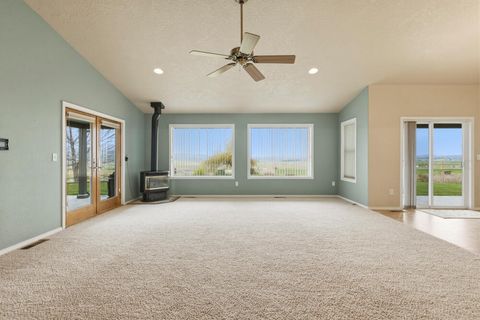 Tiny photo for 12445 Highway 140 E, Klamath Falls, OR 97603 (MLS # 220220516)
