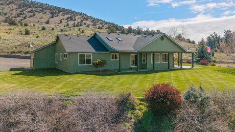 Photo of 12445 Highway 140 E, Klamath Falls, OR 97603 (MLS # 220220516)