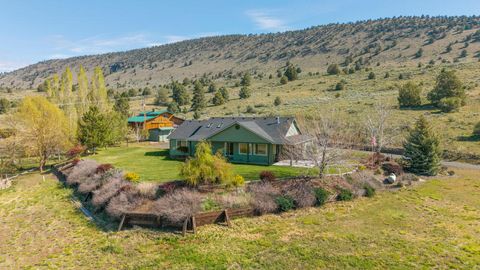 Tiny photo for 12445 Highway 140 E, Klamath Falls, OR 97603 (MLS # 220220516)