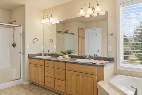 Tiny photo for 12445 Highway 140 E, Klamath Falls, OR 97603 (MLS # 220220516)