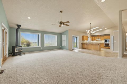 Tiny photo for 12445 Highway 140 E, Klamath Falls, OR 97603 (MLS # 220220516)