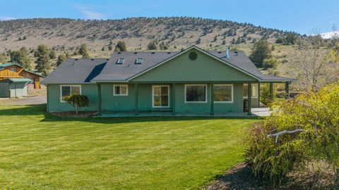 Tiny photo for 12445 Highway 140 E, Klamath Falls, OR 97603 (MLS # 220220516)