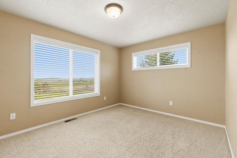 Tiny photo for 12445 Highway 140 E, Klamath Falls, OR 97603 (MLS # 220220516)
