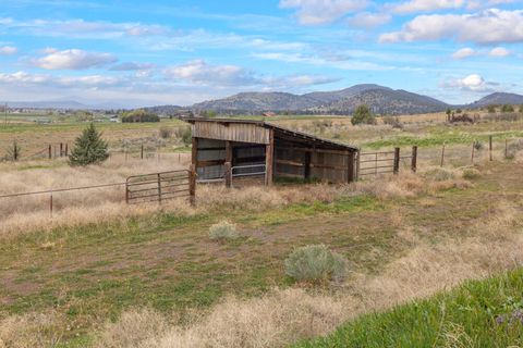 Tiny photo for 12445 Highway 140 E, Klamath Falls, OR 97603 (MLS # 220220516)
