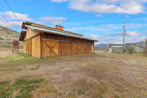 Tiny photo for 12445 Highway 140 E, Klamath Falls, OR 97603 (MLS # 220220516)