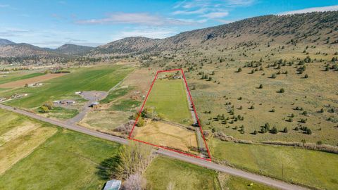 Tiny photo for 12445 Highway 140 E, Klamath Falls, OR 97603 (MLS # 220220516)