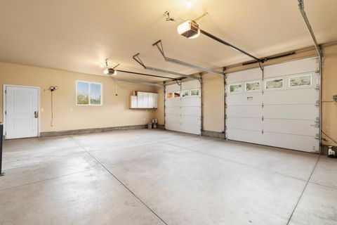 Tiny photo for 12445 Highway 140 E, Klamath Falls, OR 97603 (MLS # 220220516)