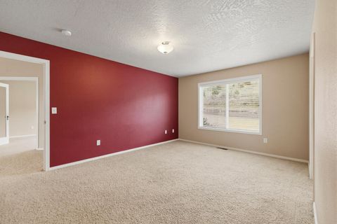 Tiny photo for 12445 Highway 140 E, Klamath Falls, OR 97603 (MLS # 220220516)