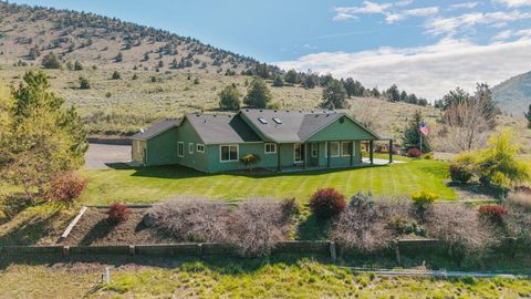 Tiny photo for 12445 Highway 140 E, Klamath Falls, OR 97603 (MLS # 220220516)