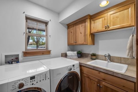 Tiny photo for 601 SW Otter Way, Bend, OR 97702 (MLS # 220219621)