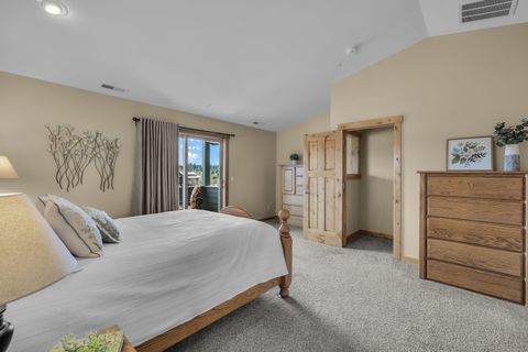 Tiny photo for 601 SW Otter Way, Bend, OR 97702 (MLS # 220219621)