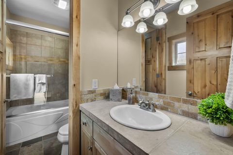 Tiny photo for 601 SW Otter Way, Bend, OR 97702 (MLS # 220219621)