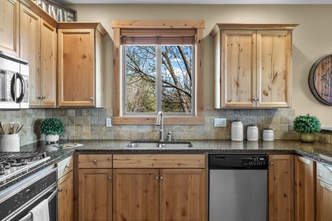 Tiny photo for 601 SW Otter Way, Bend, OR 97702 (MLS # 220219621)