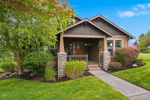 Photo of 4105 SW Salmon Avenue, Redmond, OR 97756 (MLS # 220228864)