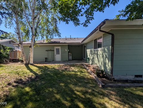Tiny photo for 3628 Coronado Way, Klamath Falls, OR 97603 (MLS # 220224846)