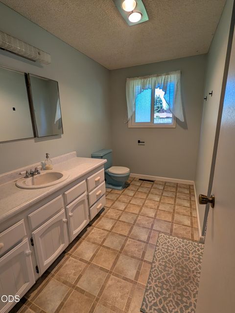 Tiny photo for 3628 Coronado Way, Klamath Falls, OR 97603 (MLS # 220224846)