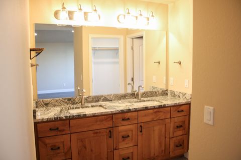 Tiny photo for 237 Willow Way, Talent, OR 97540 (MLS # 220212578)