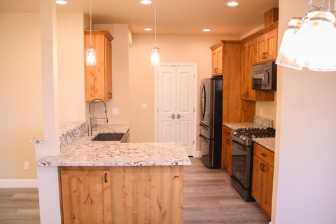 Tiny photo for 237 Willow Way, Talent, OR 97540 (MLS # 220212578)