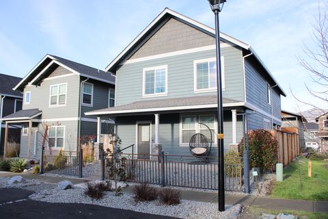 Photo of 237 Willow Way, Talent, OR 97540 (MLS # 220212578)