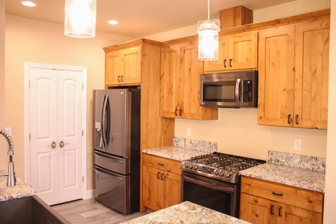 Tiny photo for 237 Willow Way, Talent, OR 97540 (MLS # 220212578)