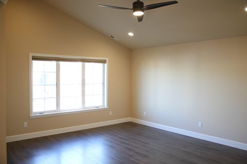 Tiny photo for 237 Willow Way, Talent, OR 97540 (MLS # 220212578)