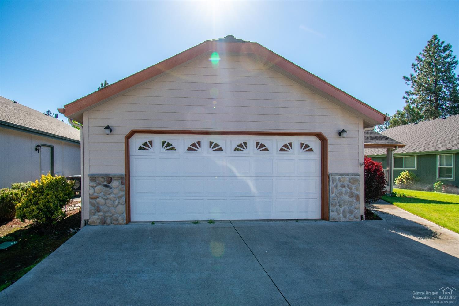 Pines At Sisters - Residential