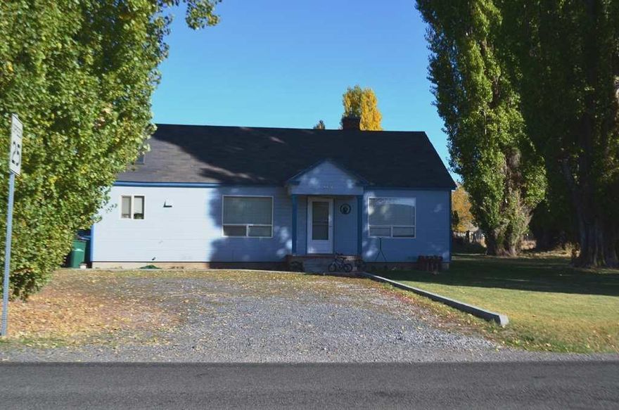This Three Bedroom, Two Bath Home Has A Large Open Kitchen That Opens To The Dining Area And Family Room, Hallway Built-ins, Skylights, Wood Framed Vinyl Windows, Trex Decking And A Gas Fireplace With A Mantle. Located On A Large Lot With Rv Parking And A 14x20 Ft (Approx) Storage Building.