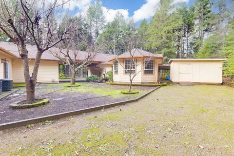 Tiny photo for 337 Daleo Drive, Grants Pass, OR 97527 (MLS # 220213231)
