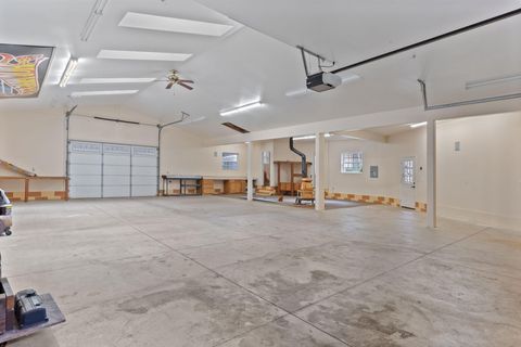 Tiny photo for 337 Daleo Drive, Grants Pass, OR 97527 (MLS # 220213231)