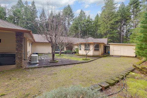 Tiny photo for 337 Daleo Drive, Grants Pass, OR 97527 (MLS # 220213231)