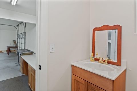 Tiny photo for 337 Daleo Drive, Grants Pass, OR 97527 (MLS # 220213231)