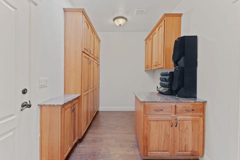 Tiny photo for 337 Daleo Drive, Grants Pass, OR 97527 (MLS # 220213231)