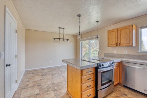 Tiny photo for 3244 SW 34th Street, Redmond, OR 97756 (MLS # 220220062)
