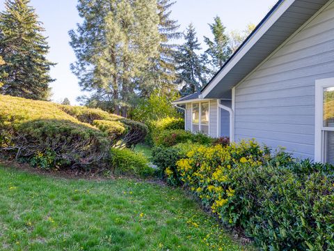 Tiny photo for 1990 Arlington Drive, Klamath Falls, OR 97601 (MLS # 220219898)