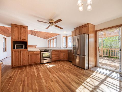 Tiny photo for 1990 Arlington Drive, Klamath Falls, OR 97601 (MLS # 220219898)