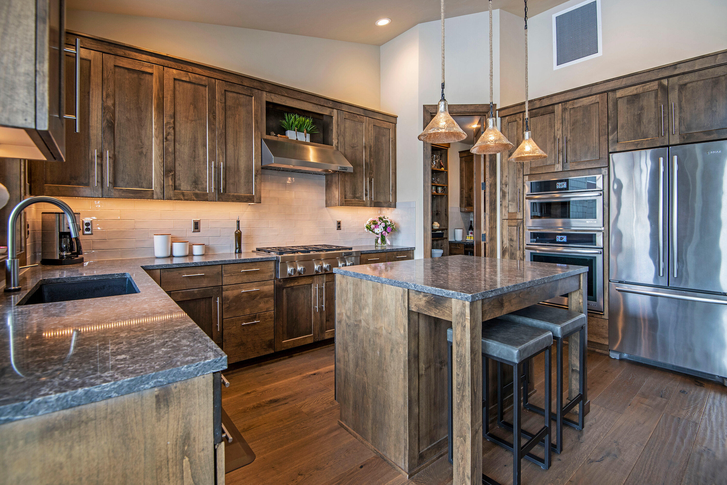 Broken Top - Residential