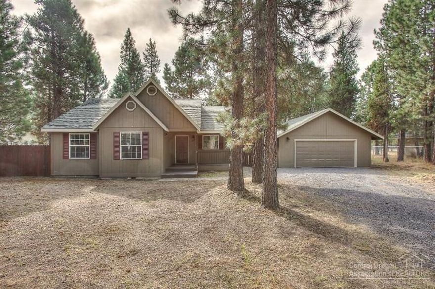 Absolutely wonderful 3 bedroom home just off the main paved road on Quartz Hill Rd. New paint inside and out along with new appliances and kitchen flooring all in 2015. Double detached garage for the toys and more.