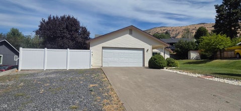 Tiny photo for 445 Havencrest Court, Klamath Falls, OR 97603 (MLS # 220226515)