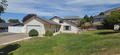 Tiny photo for 445 Havencrest Court, Klamath Falls, OR 97603 (MLS # 220226515)