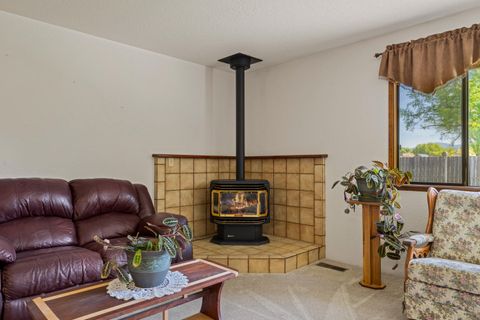 Tiny photo for 2900 Lois Lane, Grants Pass, OR 97527 (MLS # 220220203)