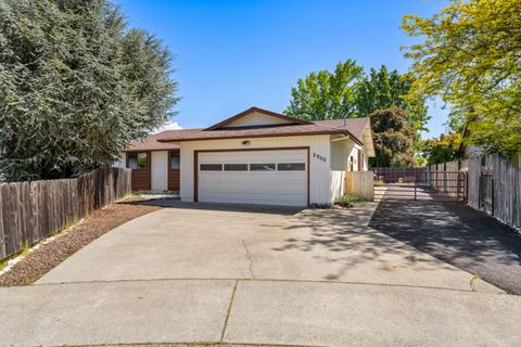 Tiny photo for 2900 Lois Lane, Grants Pass, OR 97527 (MLS # 220220203)
