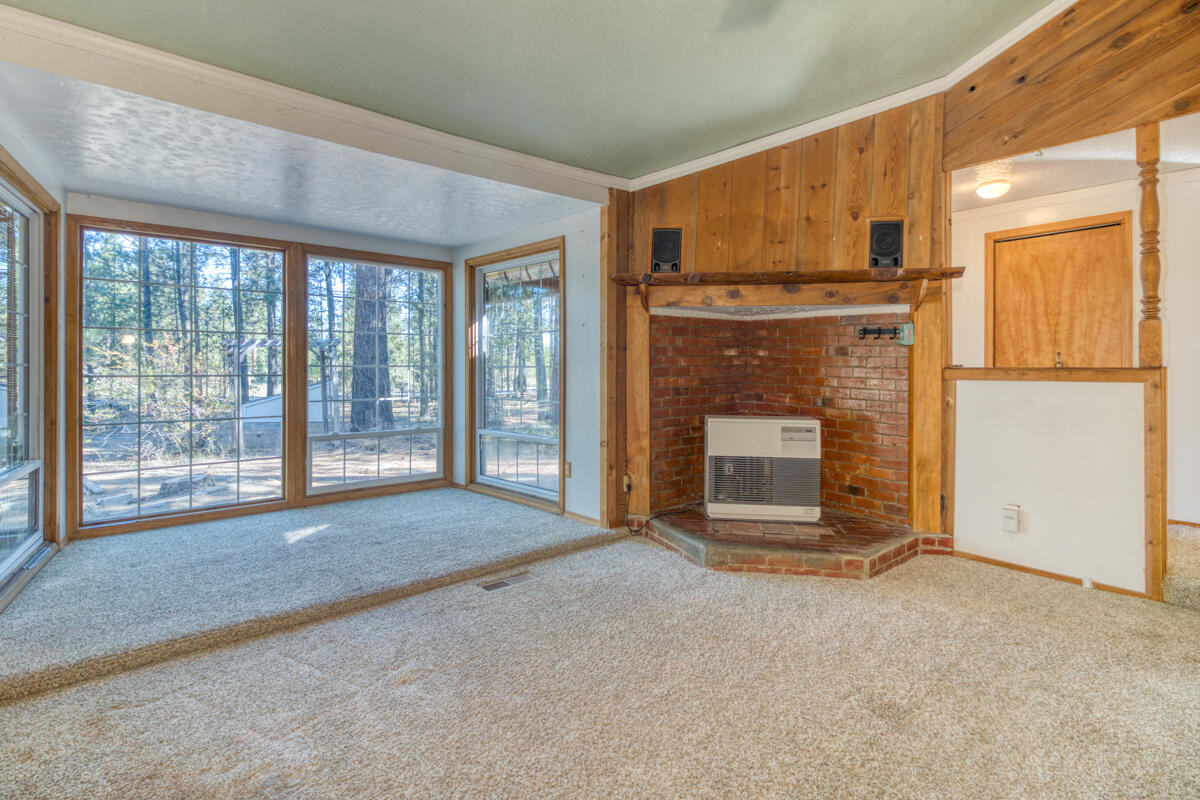 15863 Dawn Road