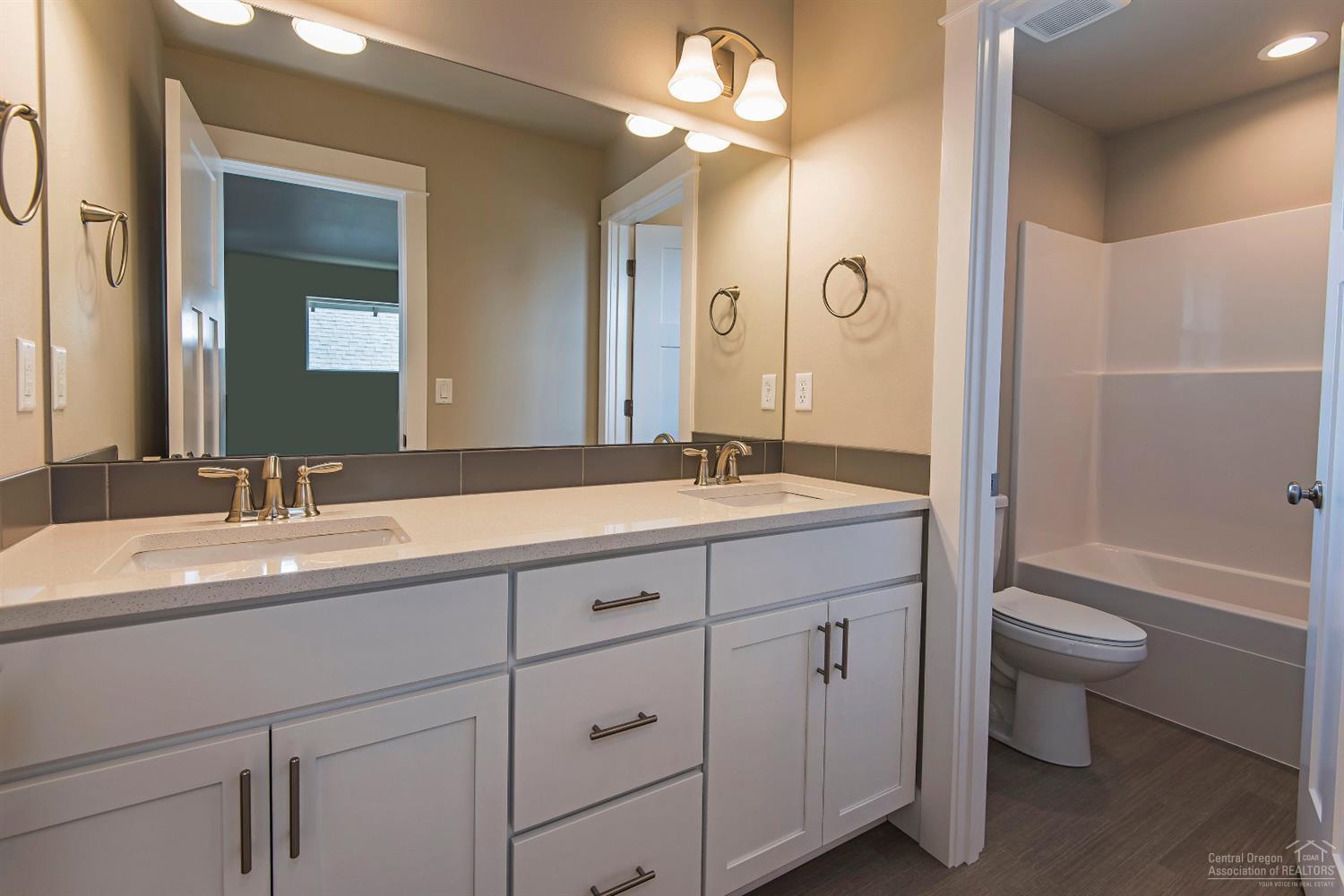 SaddleStone - Residential