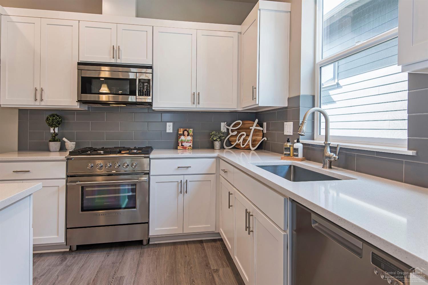 SaddleStone - Residential