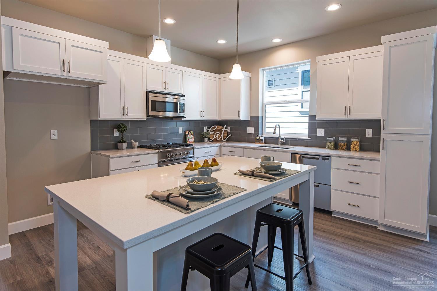 SaddleStone - Residential