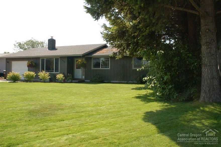 Charming home in quiet cul-de-sac. Home has been updated with new flooring, roof, windows and hickory cabinets.