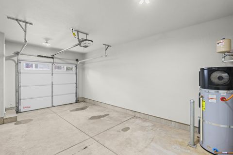 Tiny photo for 7852 Jacqueline Way, White City, OR 97503 (MLS # 220219761)
