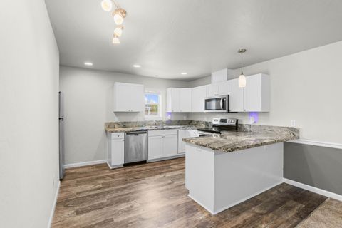 Tiny photo for 7852 Jacqueline Way, White City, OR 97503 (MLS # 220219761)