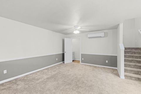 Tiny photo for 7852 Jacqueline Way, White City, OR 97503 (MLS # 220219761)