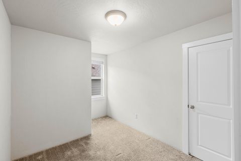Tiny photo for 7852 Jacqueline Way, White City, OR 97503 (MLS # 220219761)